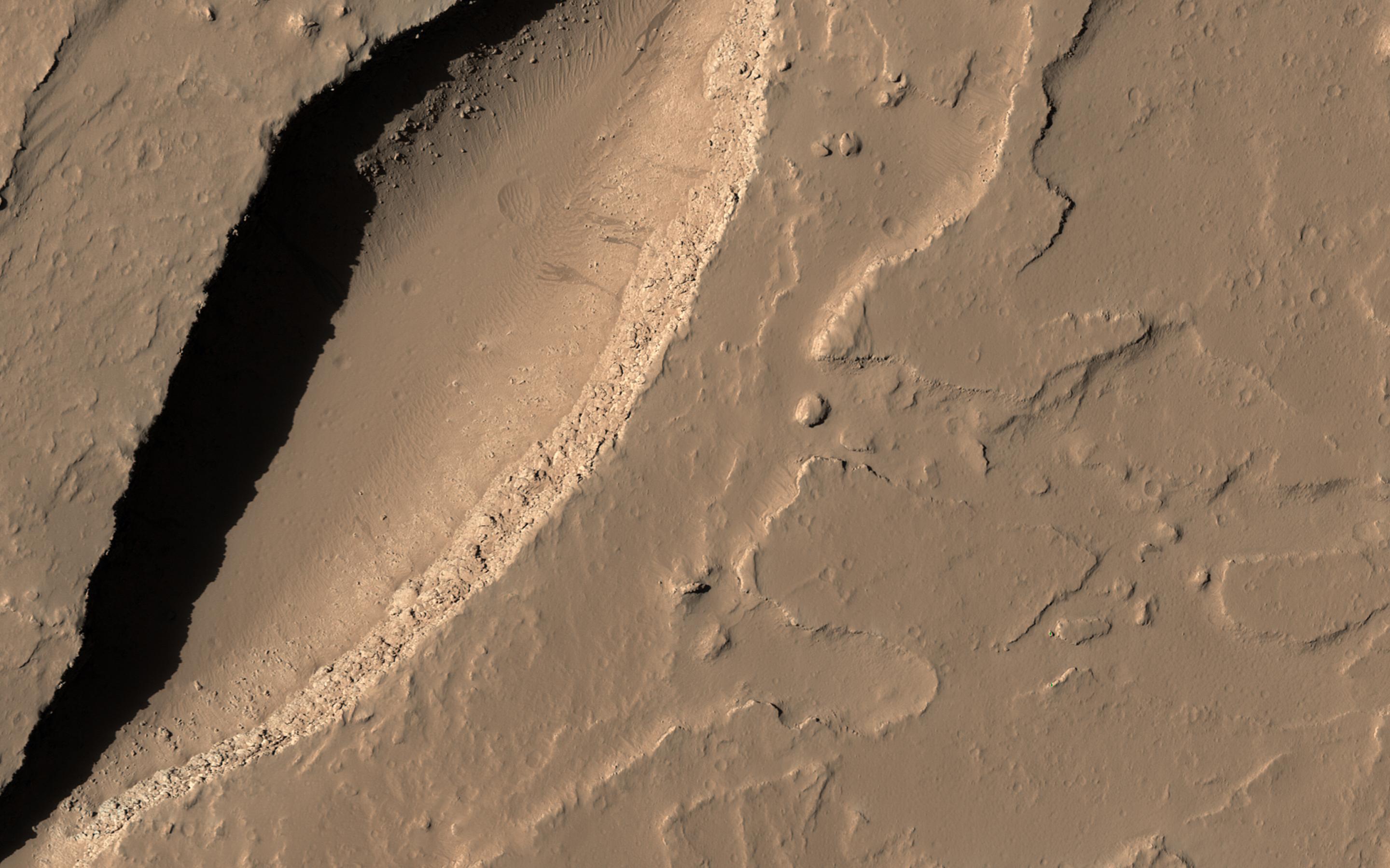 A Volcanic Fissure — Mars image from the NASA archive